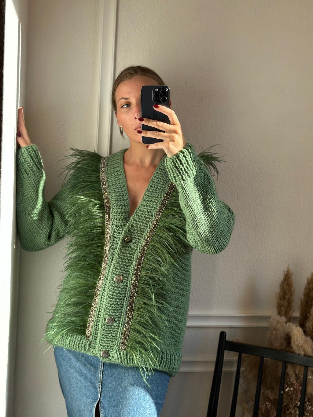 Green cardigan with feathers