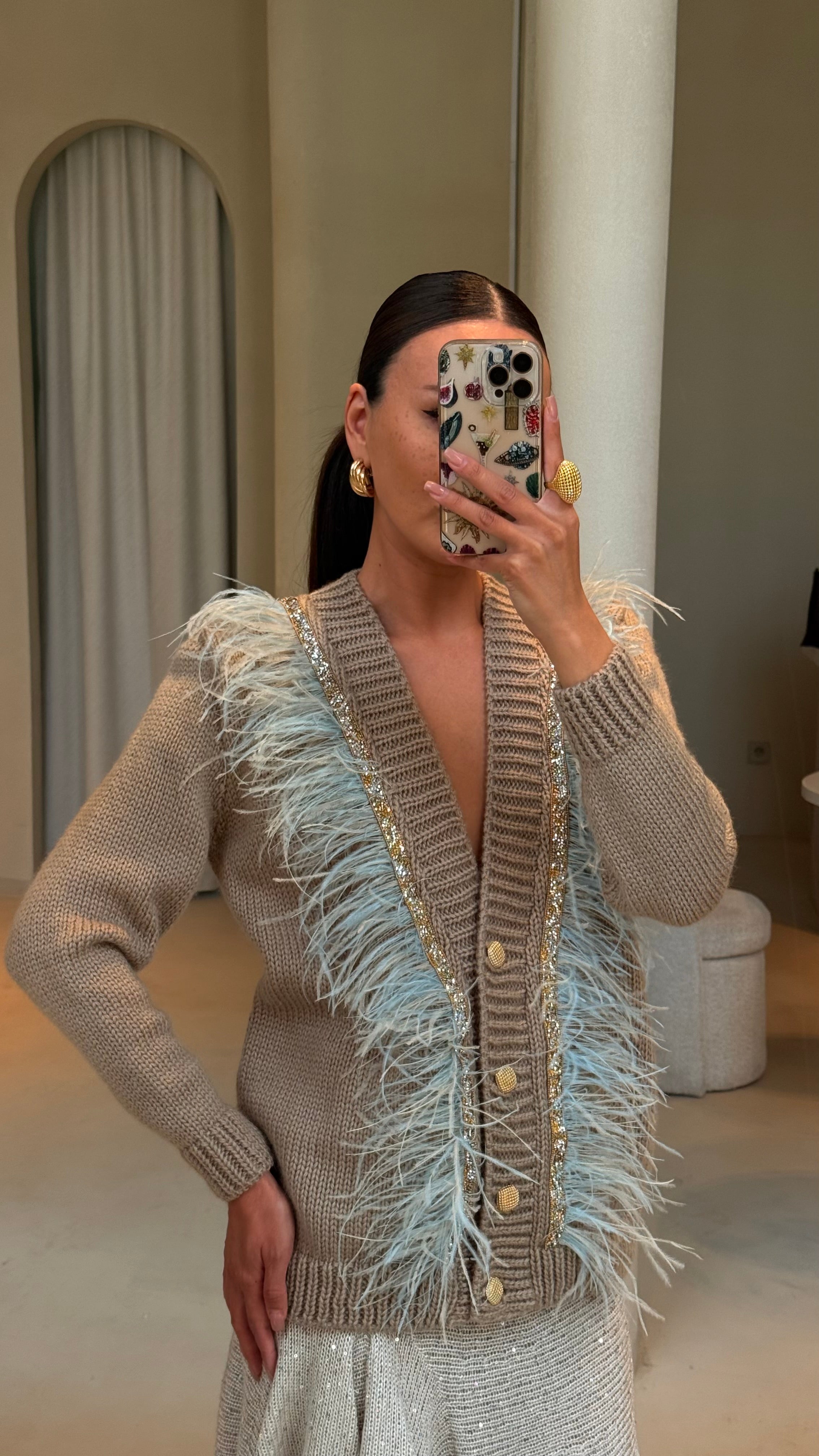 Beige feathers cardigans