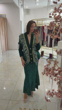 Load and play video in Gallery viewer, Dark green feathers set
