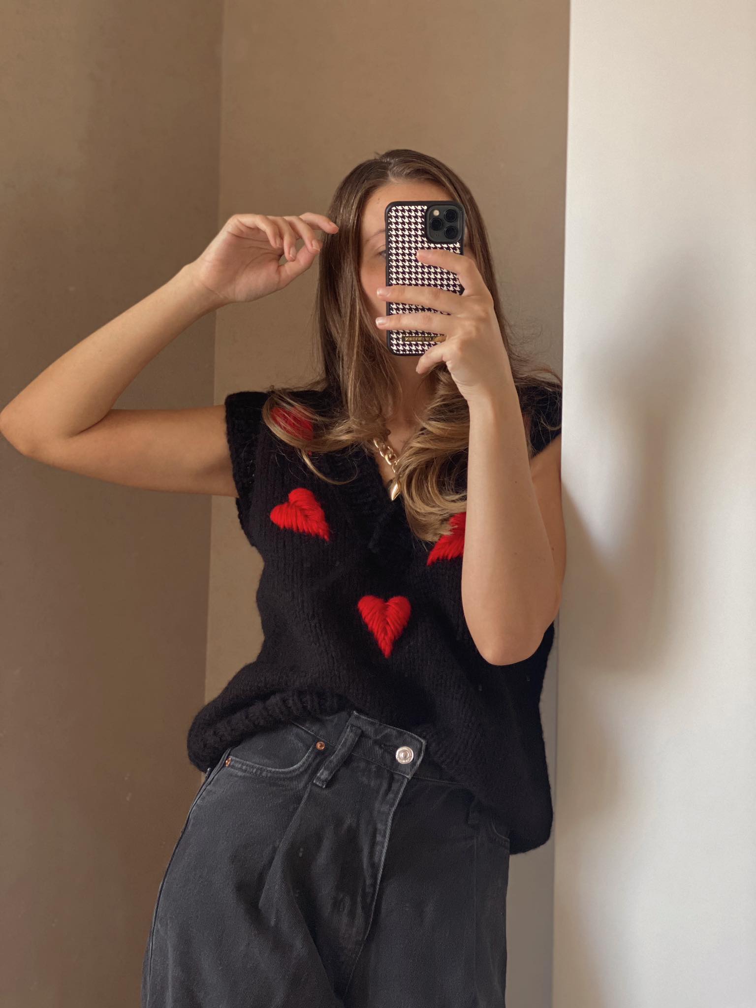 Sleeveless vest with hearts