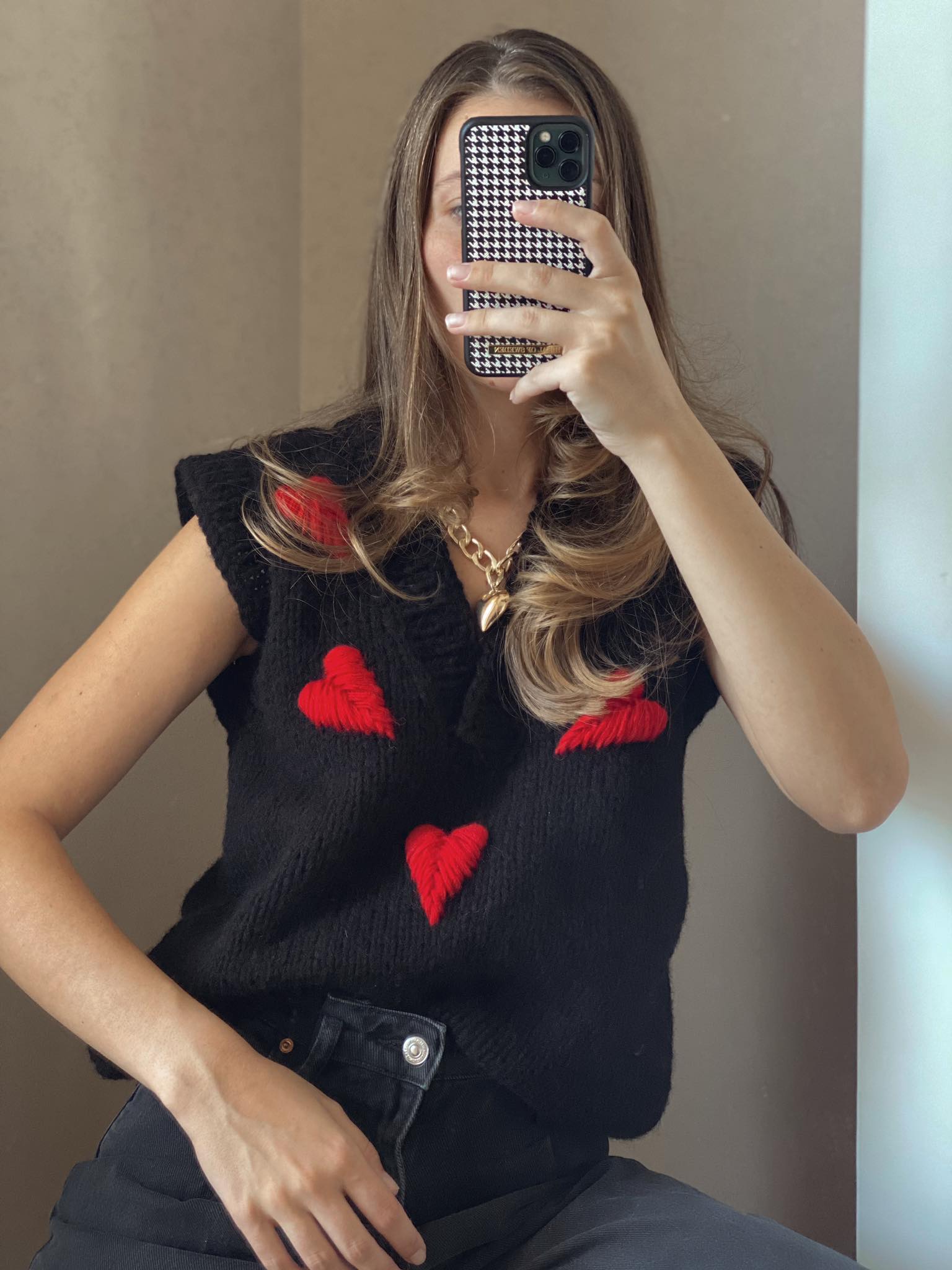 Sleeveless vest with hearts