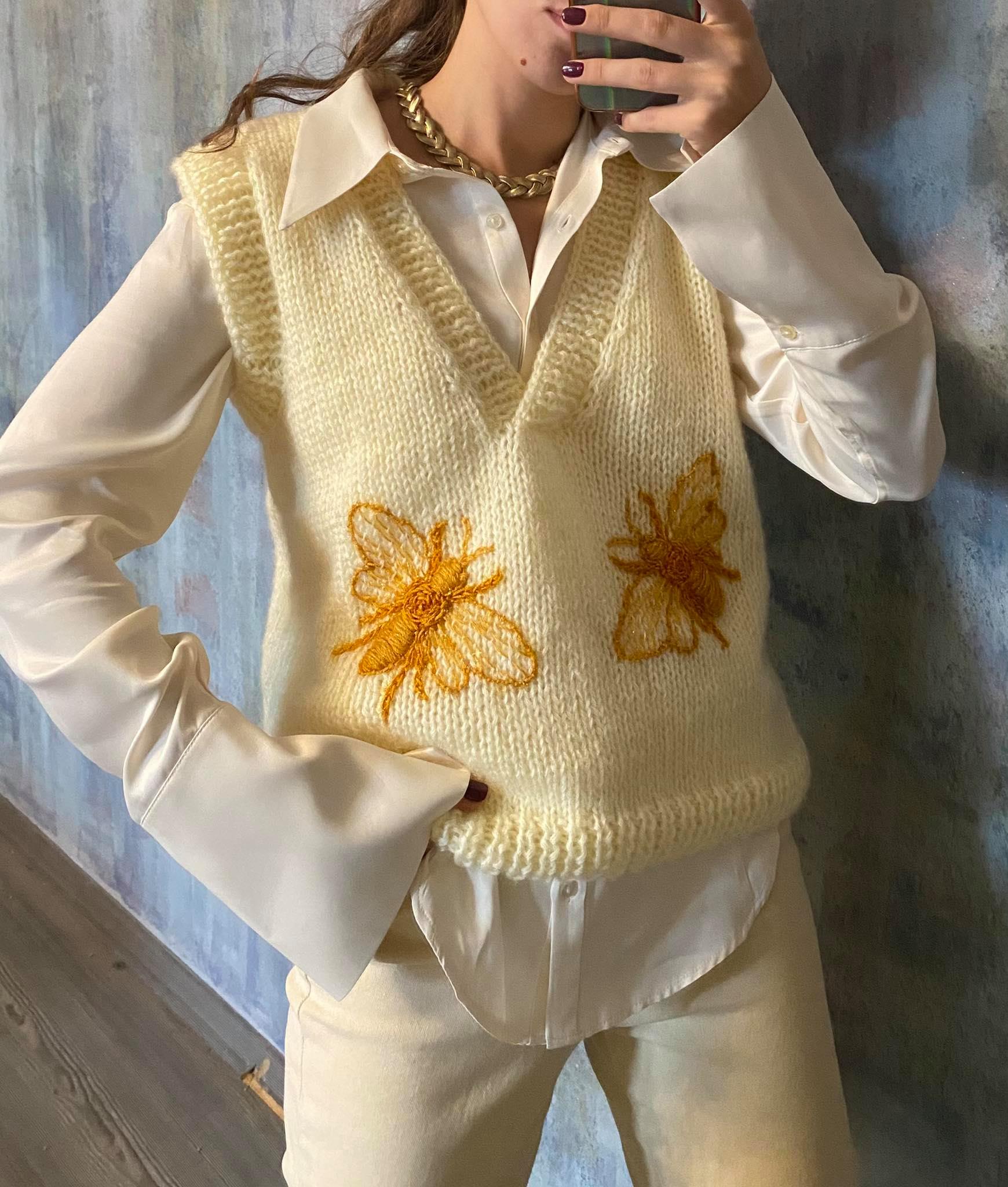 Sleeveless cream vest with bees