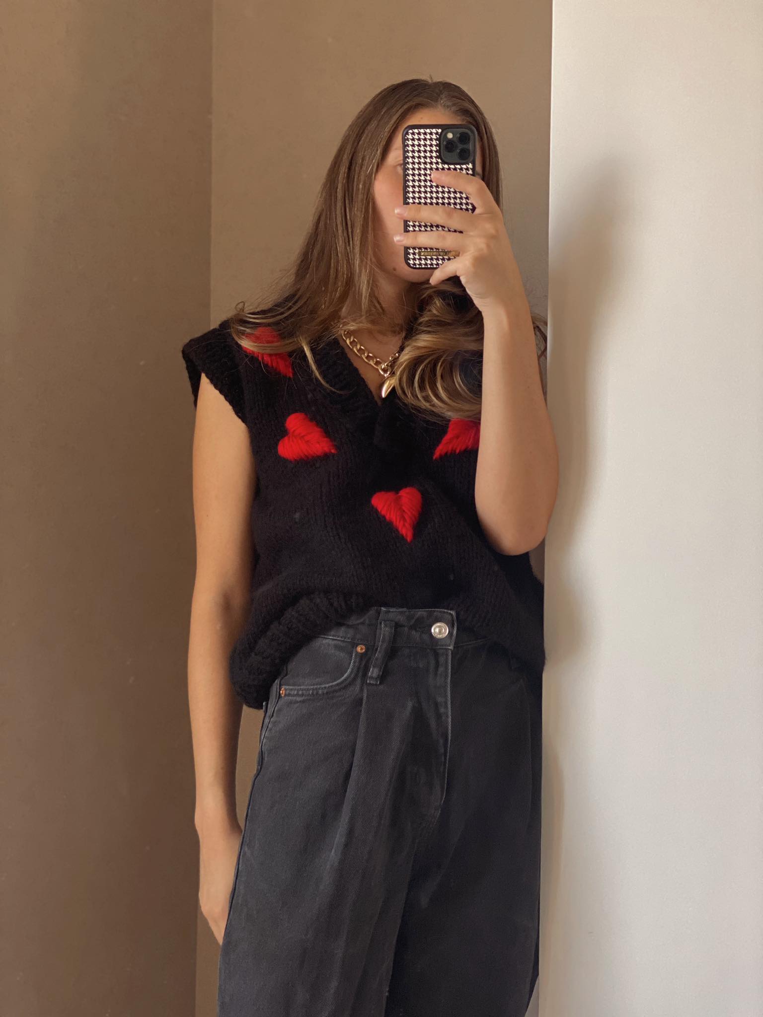 Sleeveless vest with hearts
