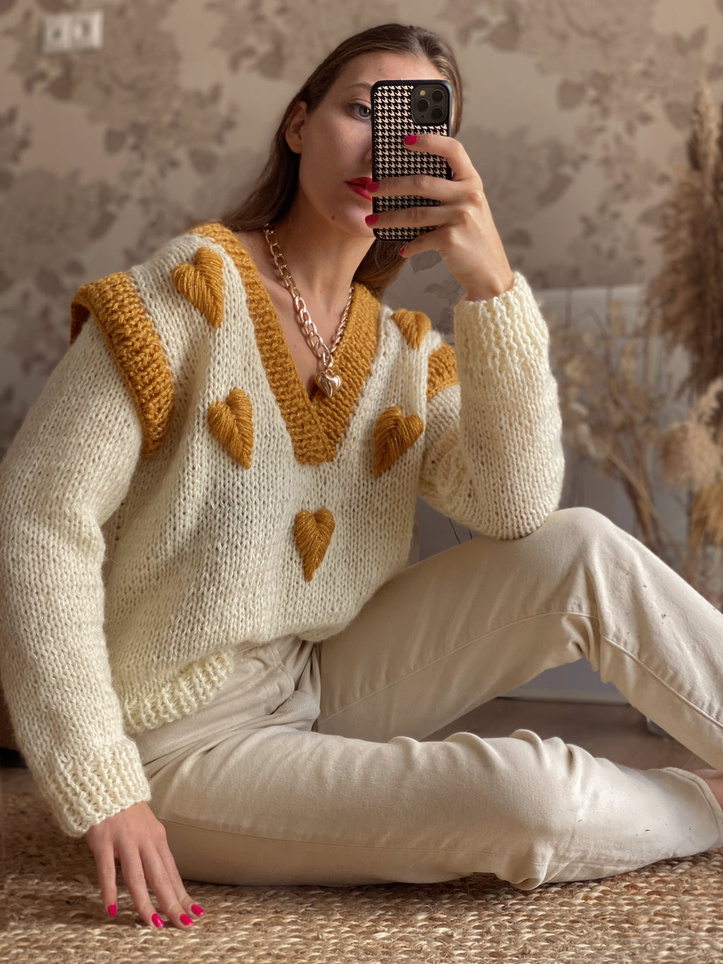 Milky wool sweater with embroidery
