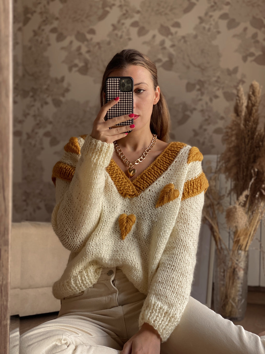 Milky wool sweater with embroidery