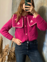 Load image into Gallery viewer, Pink wool cardigan with collar
