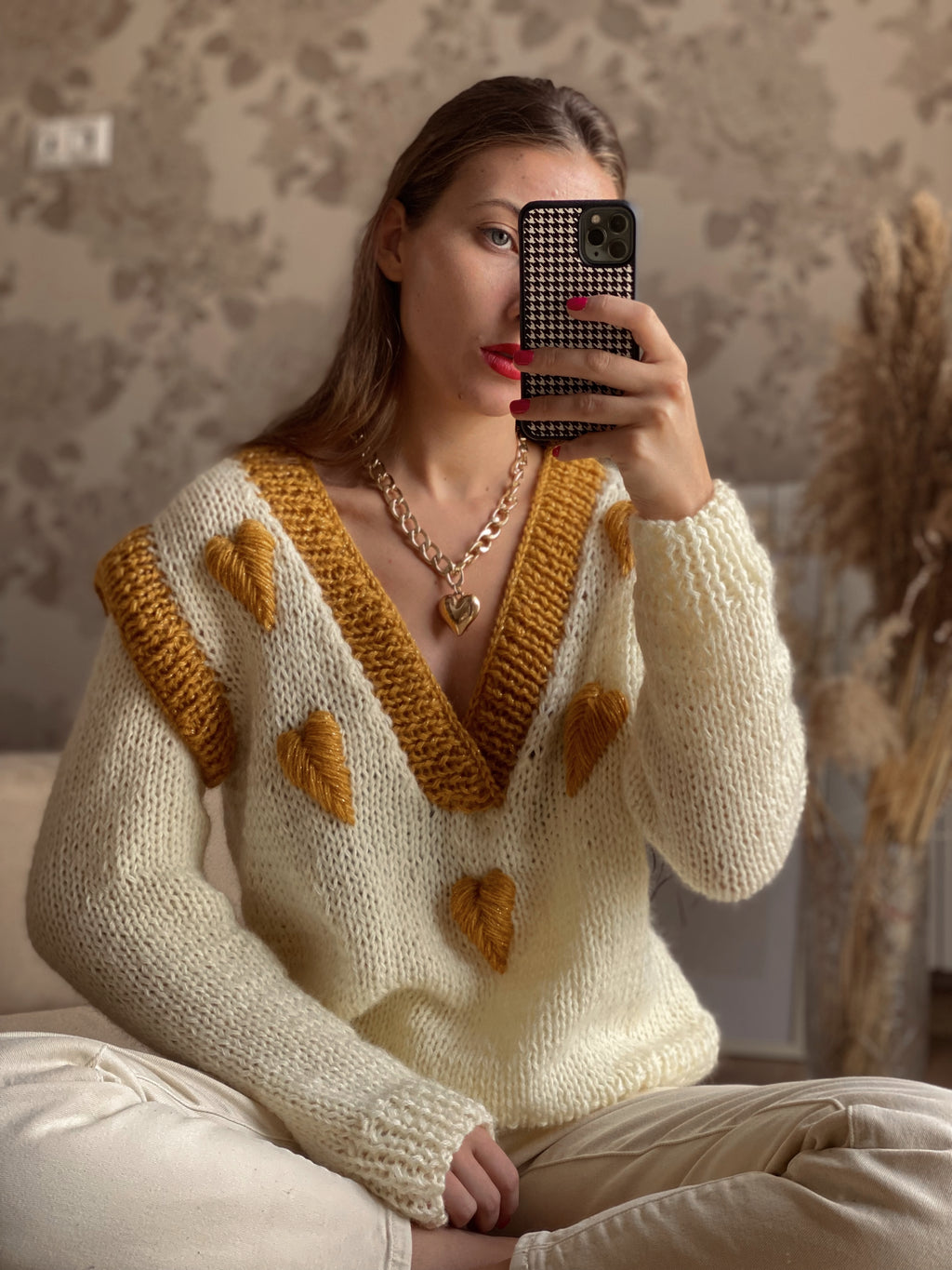 Milky wool sweater with embroidery