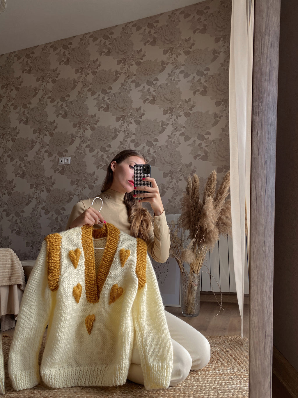 Milky wool sweater with embroidery