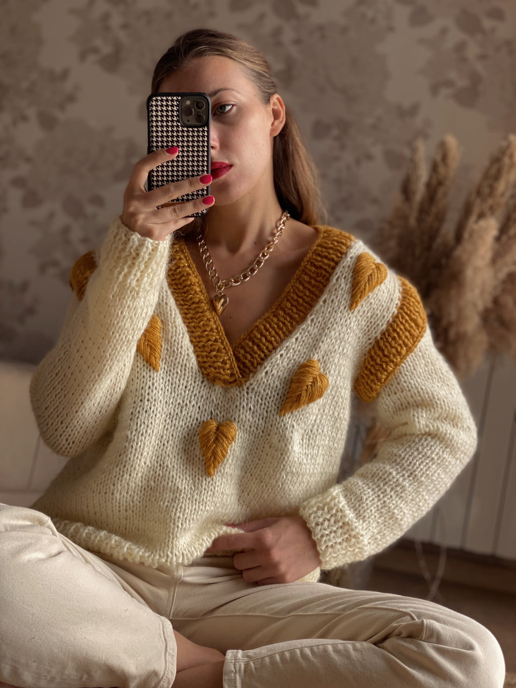 Milky wool sweater with embroidery