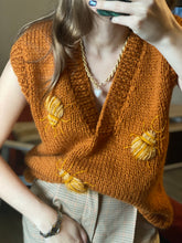 Load image into Gallery viewer, Orange sleeveless vest
