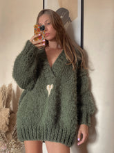 Load image into Gallery viewer, Olive chunky sweater
