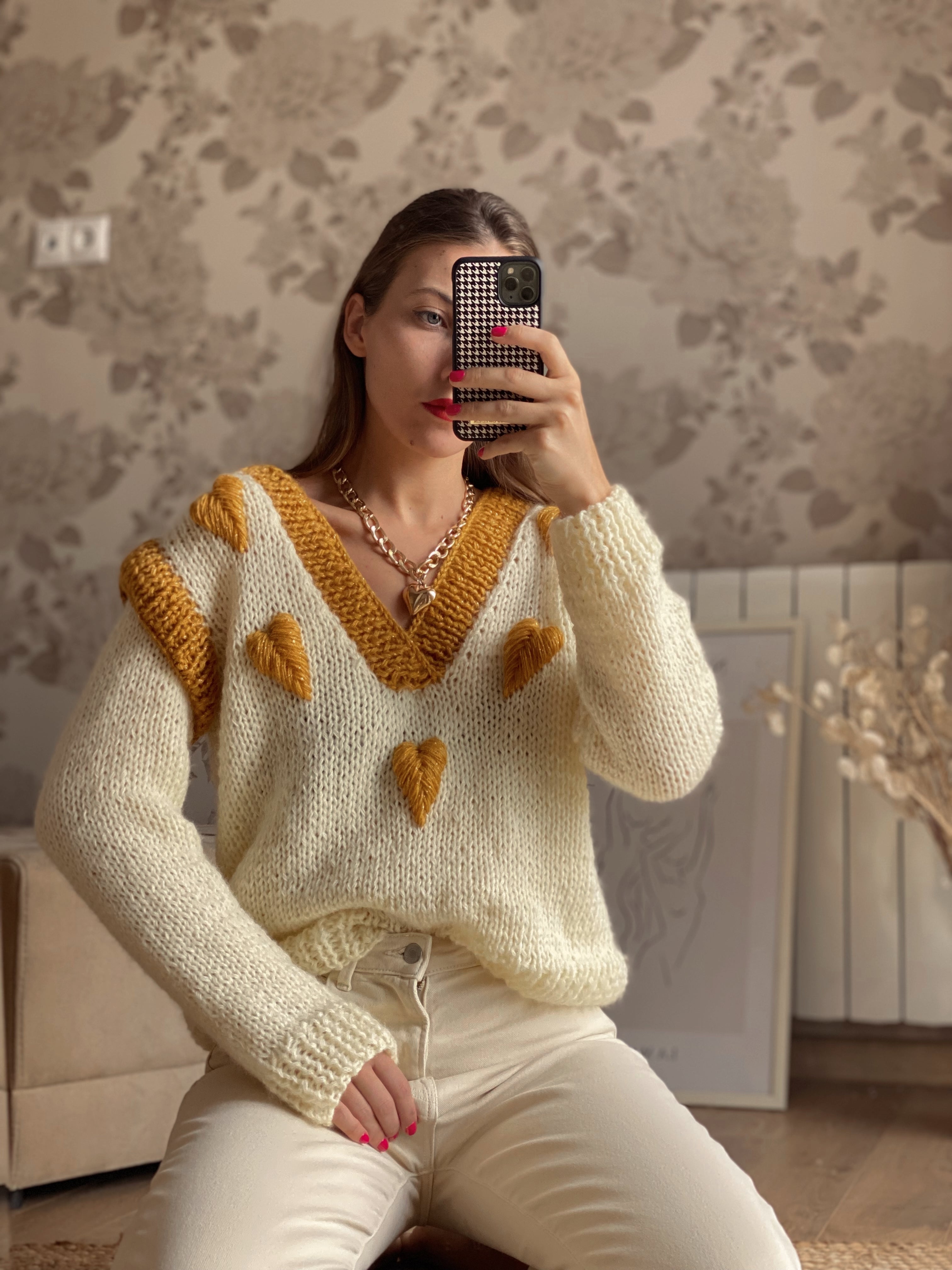 Milky wool sweater with embroidery